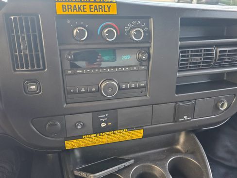 Used 2017 Chevrolet Express 3500 RWD image 16