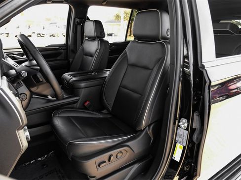 Used 2024 Chevrolet Suburban Premier image 28