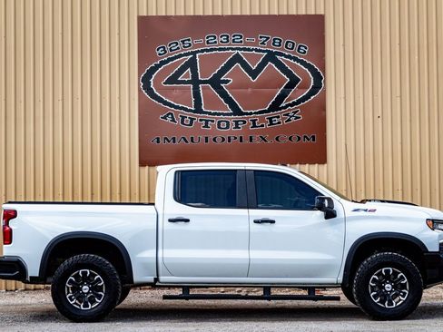 Used 2022 Chevrolet Silverado 1500 ZR2 w/ Technology Package image 2