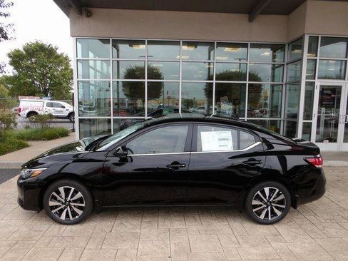 Used 2025 Nissan Sentra SV w/ SV Premium Package image 4