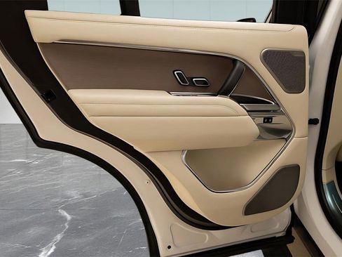 Used 2025 Land Rover Range Rover Autobiography image 27