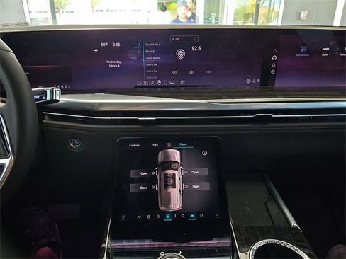 Used 2025 Cadillac Escalade ESV Premium Luxury w/ Touring Package image 11