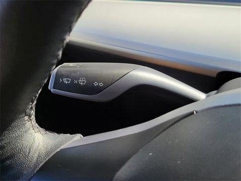 Used 2023 Tesla Model Y Performance image 30