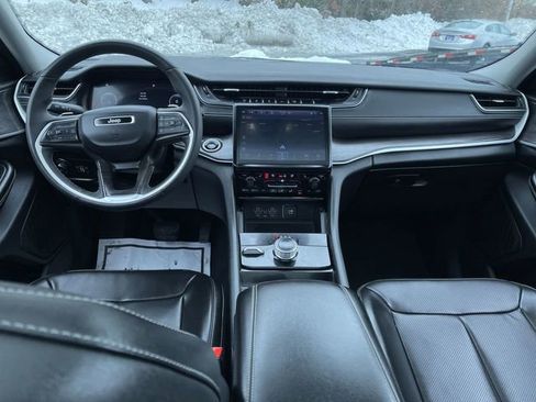 Used 2023 Jeep Grand Cherokee Limited w/ Luxury Tech Group II image 22