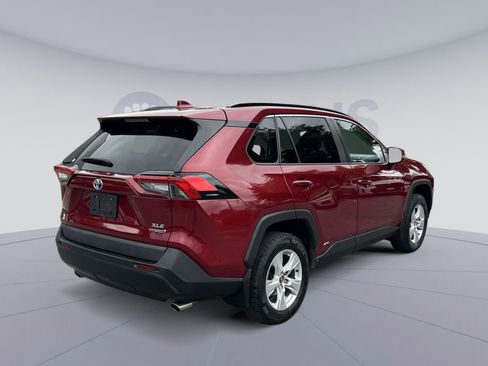Used 2020 Toyota RAV4 XLE w/ Carpet Mat Package AWD/4WD image 7