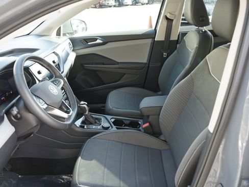 Used 2024 Volkswagen Taos SE image 14