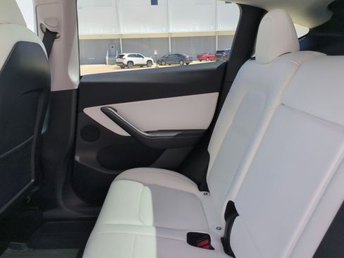 Used 2021 Tesla Model Y Long Range AWD/4WD image 19
