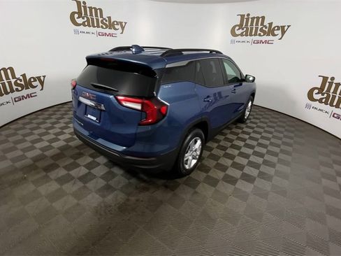 Used 2024 GMC Terrain SLE w/ Driver Convenience Package image 8
