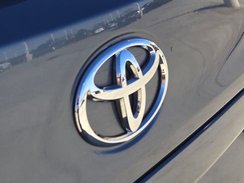 Used 2024 Toyota Corolla Cross XLE w/ Convenience Package image 11