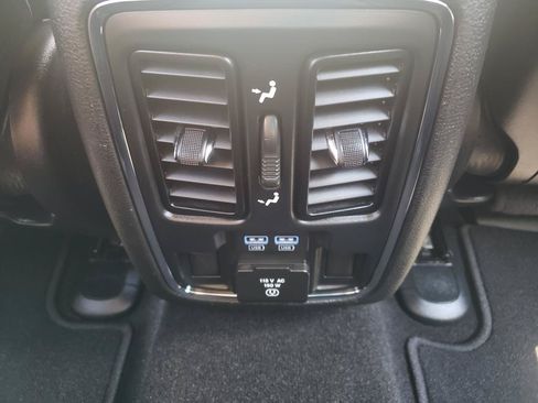 Used 2021 Jeep Grand Cherokee Limited w/ Premium Lighting Group AWD/4WD image 13