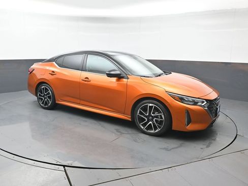 Used 2024 Nissan Sentra SR w/ SR Premium Package image 8