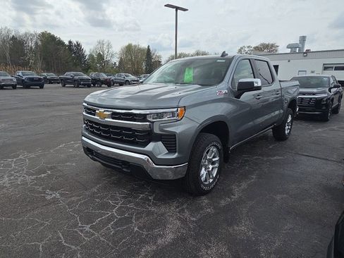 New 2026 Chevrolet Silverado 1500 LT w/ Z71 Off-Road Package AWD/4WD image 3