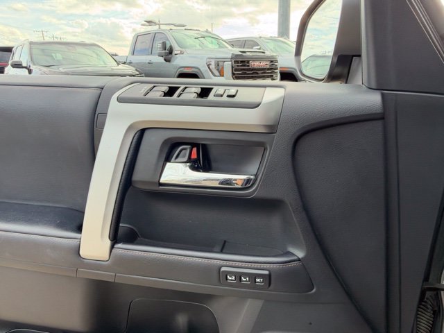 Used 2022 Toyota 4Runner Limited AWD/4WD image 17