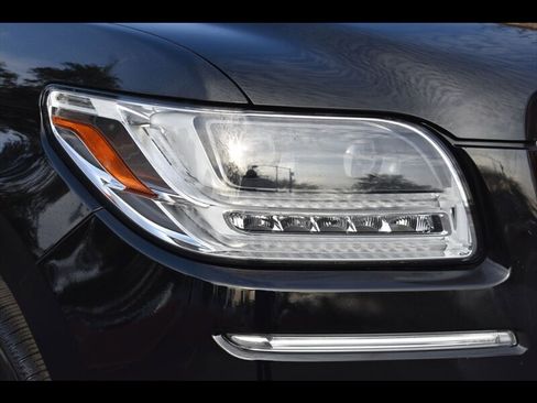 Used 2018 Lincoln Navigator L Select image 51