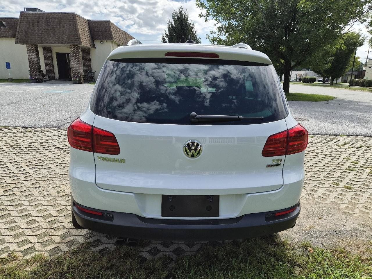 Used 2017 Volkswagen Tiguan Wolfsburg Edition AWD/4WD image 6