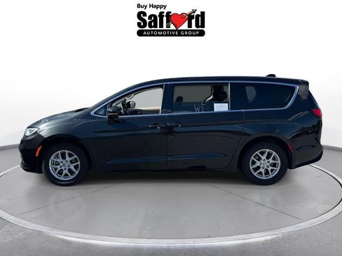 Used 2024 Chrysler Pacifica Touring-L FWD image 4