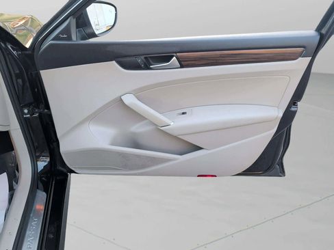 Used 2020 Volkswagen Passat 2.0T SEL image 17