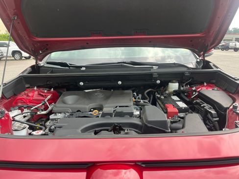 Used 2025 Toyota RAV4 XLE FWD image 18
