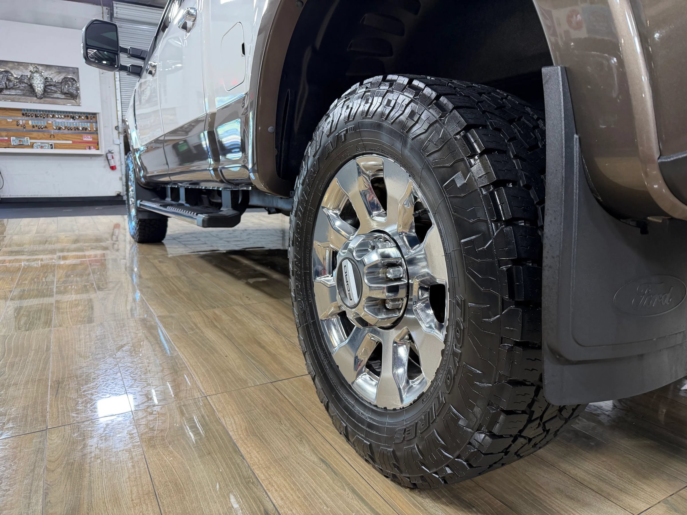 Used 2017 Ford F350 Lariat w/ Lariat Ultimate Package AWD/4WD image 11