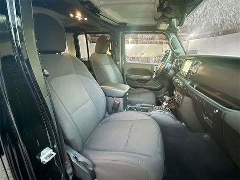 Used 2023 Jeep Wrangler Unlimited w/ Cold Weather Group image 32