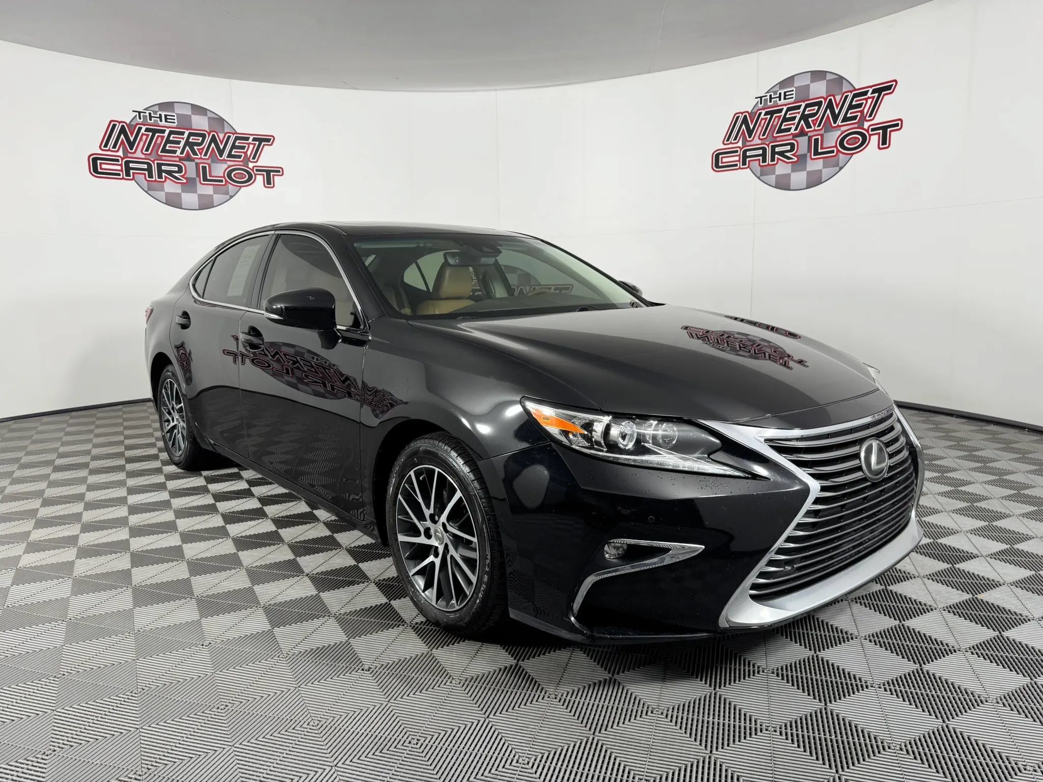 Used 2016 Lexus ES 350 w/ Luxury Package w/Wood Trim FWD image 9