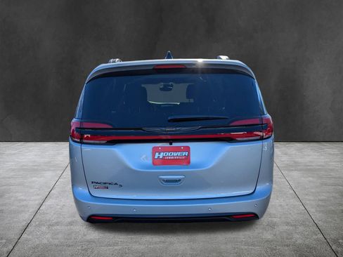New 2026 Chrysler Pacifica Select image 5