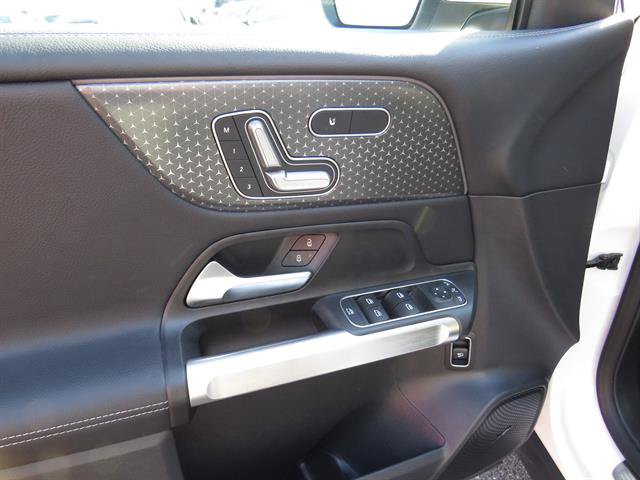 Used 2026 Mercedes-Benz GLB 250 4MATIC image 9