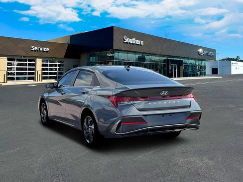 New 2026 Hyundai Elantra SEL Sport image 5