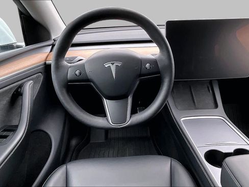 Used 2024 Tesla Model Y Long Range AWD/4WD image 5