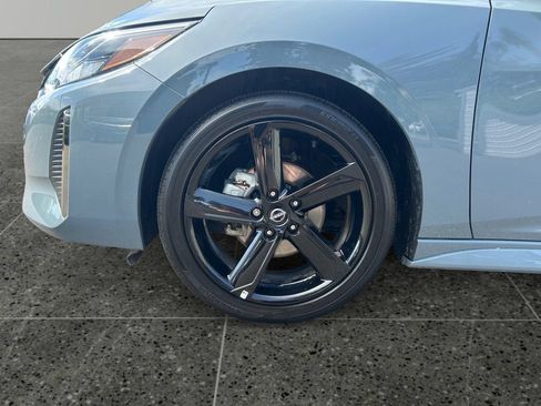 Used 2025 Nissan Sentra SR w/ SR Premium Package FWD image 4
