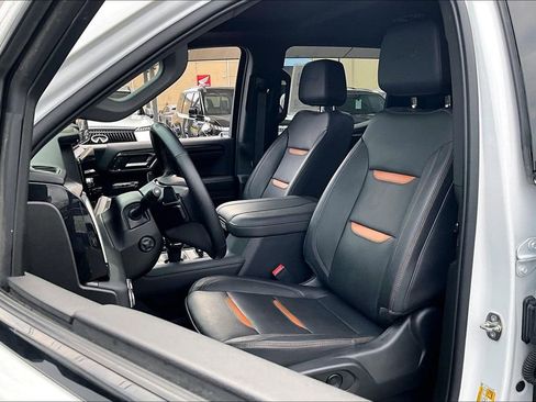 Used 2023 GMC Sierra 1500 AT4 w/ Technology Package AWD/4WD image 35