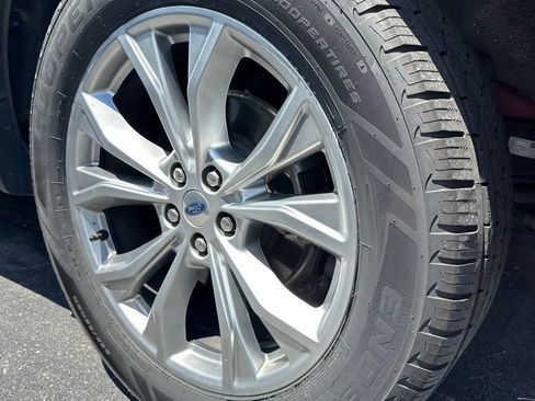 Used 2021 Ford Explorer Limited w/ Equipment Group 301A AWD/4WD image 5