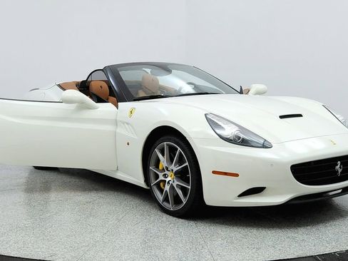Used 2014 Ferrari California image 12