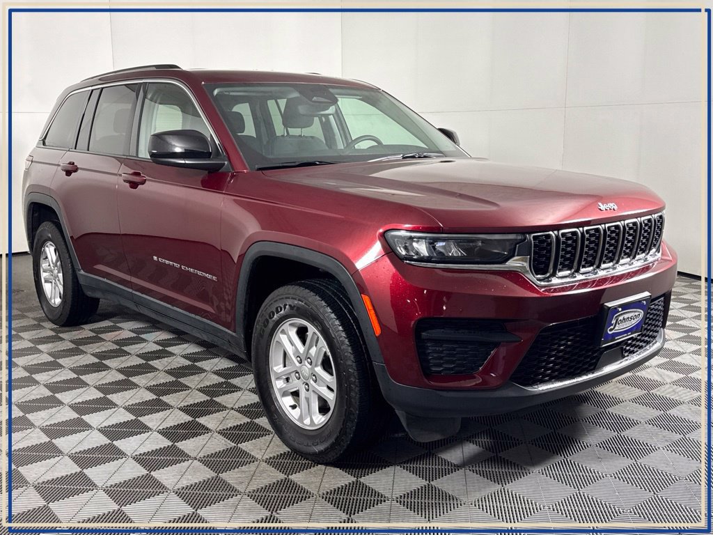 Used 2023 Jeep Grand Cherokee Laredo AWD/4WD image 5