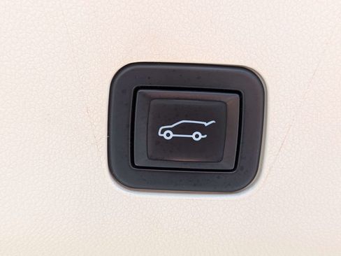 Used 2023 Cadillac Escalade ESV Sport Platinum AWD/4WD image 16