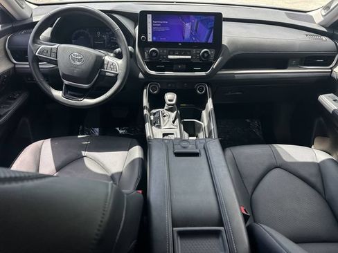 Used 2024 Toyota Grand Highlander FWD image 17