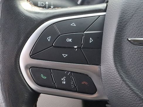 Used 2020 Chrysler Pacifica Touring-L Plus image 21