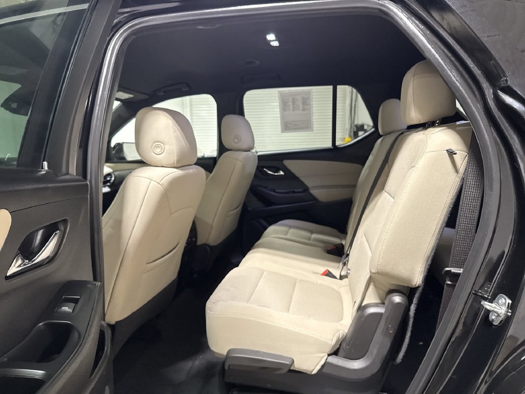 Used 2022 Chevrolet Traverse LS FWD image 22