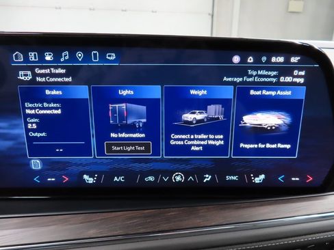 Used 2025 Chevrolet Suburban Z71 image 23