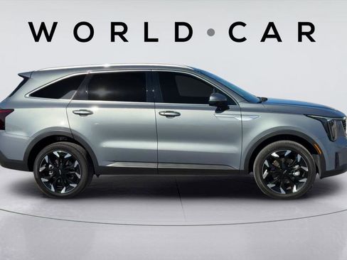 Used 2025 Kia Sorento EX image 2