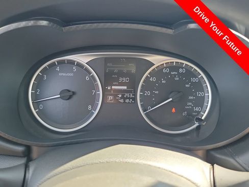 Used 2025 Nissan Versa S FWD image 8