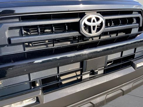 Used 2025 Toyota 4Runner SR5 AWD/4WD image 29