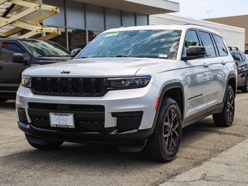 Used 2024 Jeep Grand Cherokee L Laredo AWD/4WD image 3