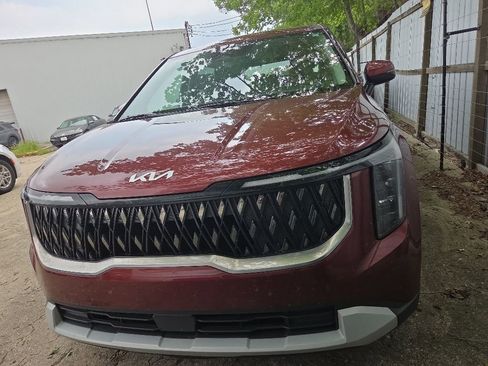 Used 2025 Kia Carnival FWD image 7