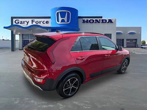 Used 2024 Kia Niro EX image 2