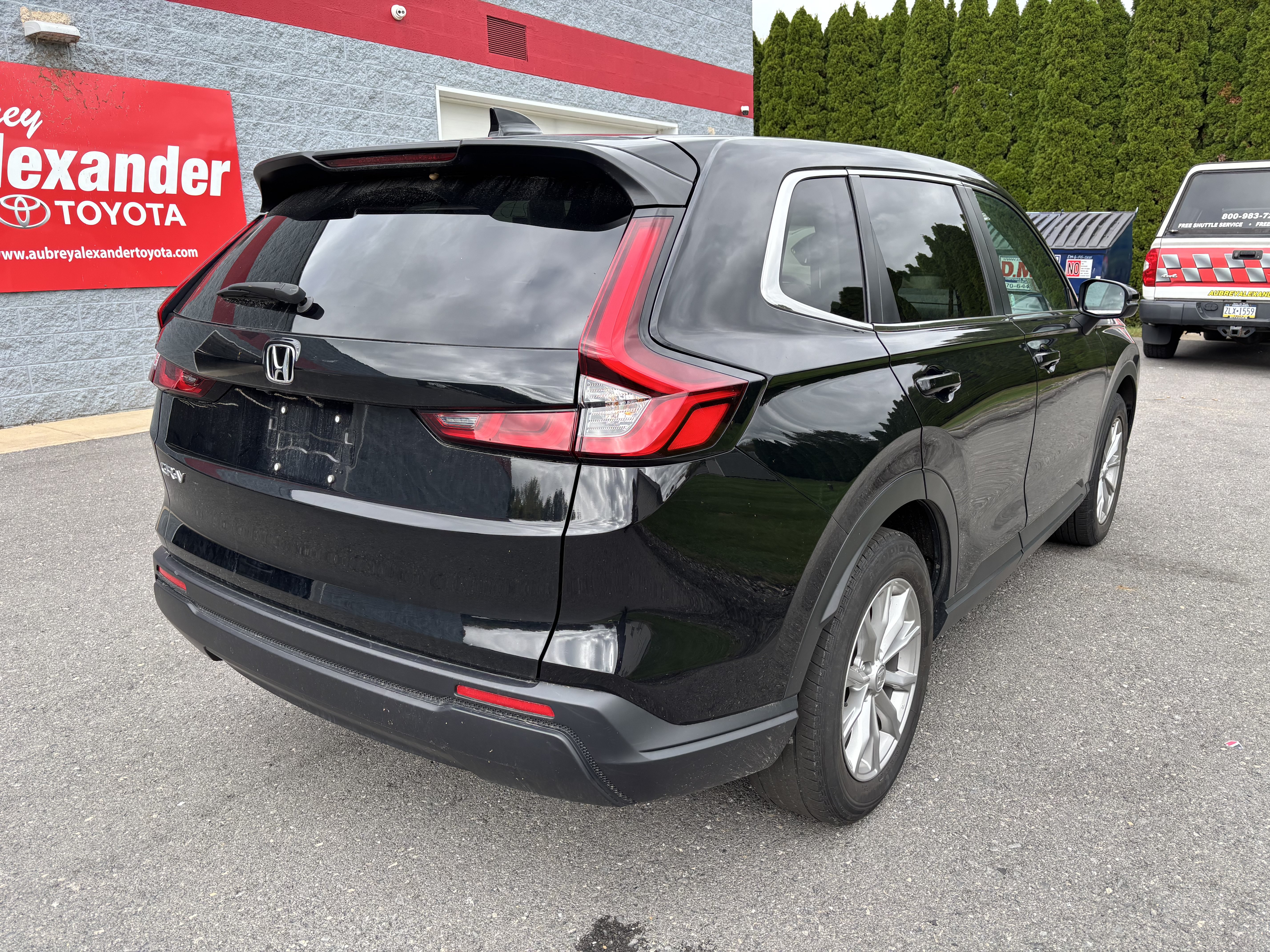 Used 2025 Honda CR-V EX image 3