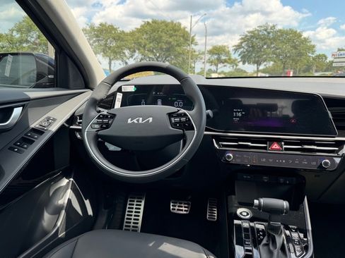 New 2025 Kia Niro EX Touring image 9