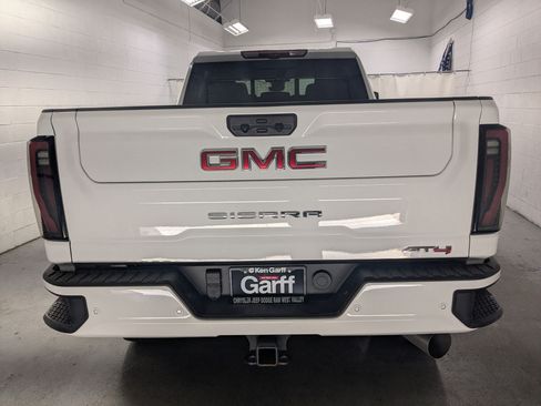 Used 2025 GMC Sierra 3500 AT4 w/ AT4 Premium Plus Package AWD/4WD image 8