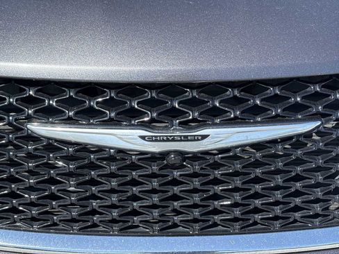 Used 2021 Chrysler Pacifica Touring-L FWD image 30
