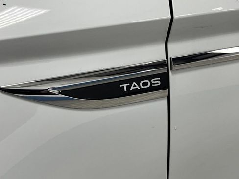 Used 2022 Volkswagen Taos SE image 32